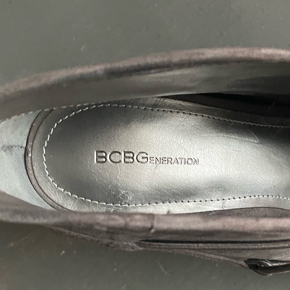 BCBG Dark Stone Suede Pumps 9M Open Toe Corrina - Picture 6 of 10